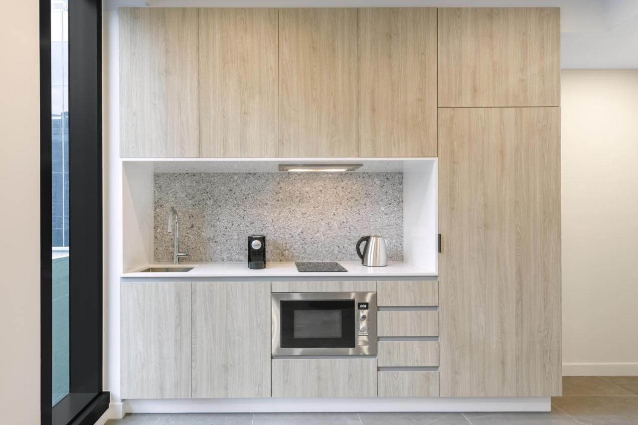 Meriton Suites Мельбурн Экстерьер фото A kitchen in a serviced apartment