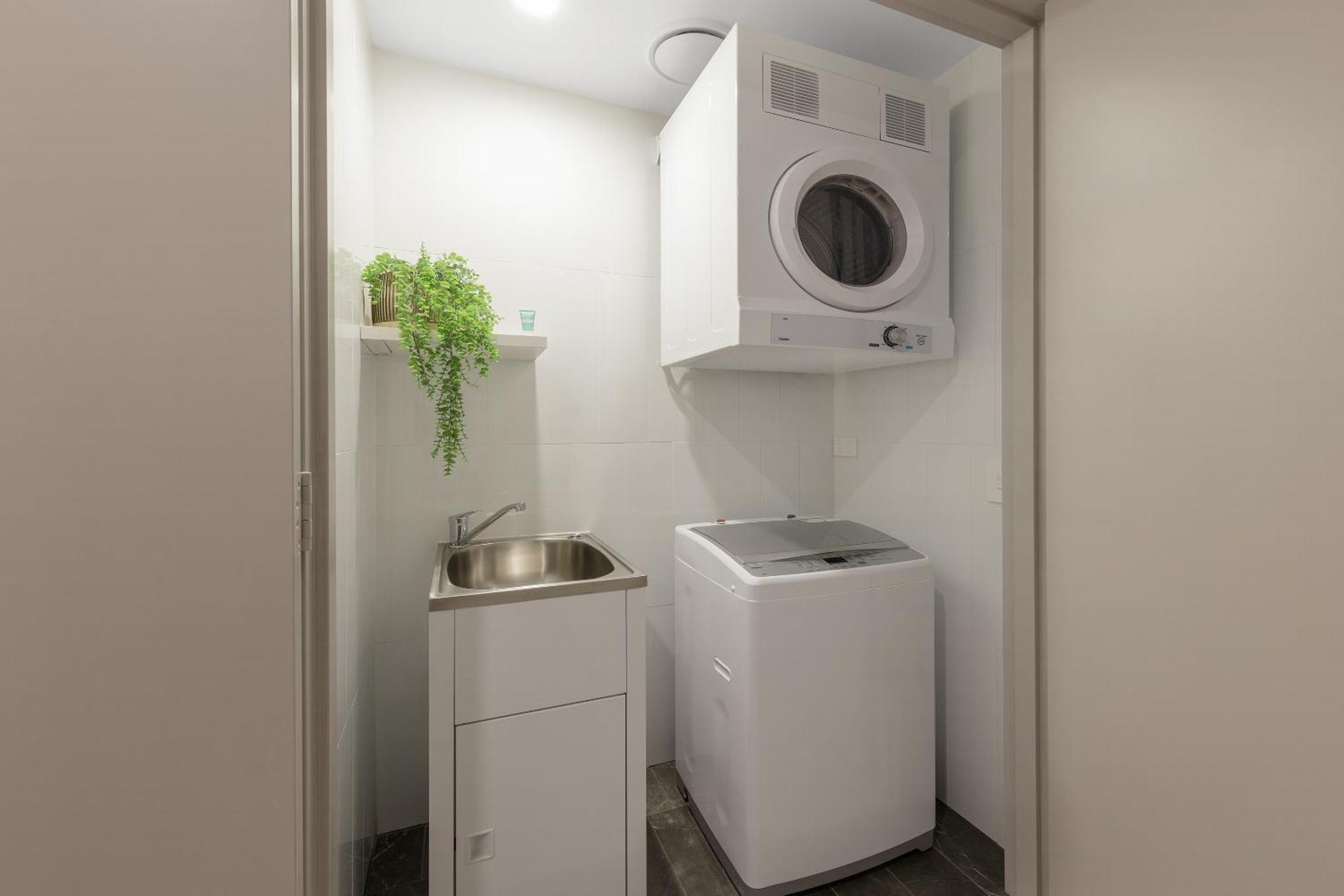 Meriton Suites Мельбурн Экстерьер фото Laundry room